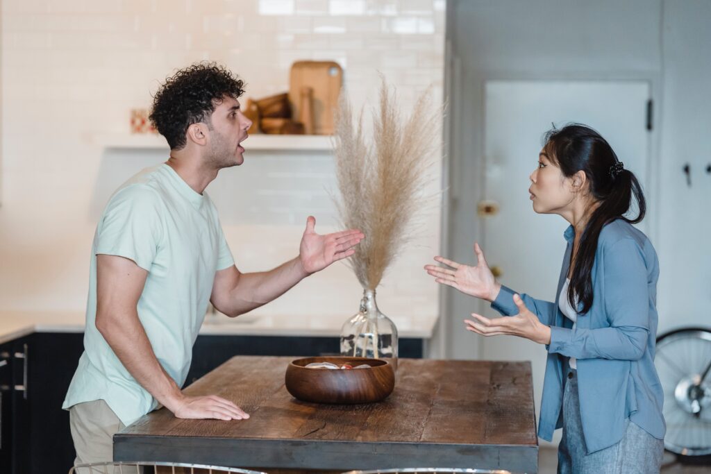Couple en discussions